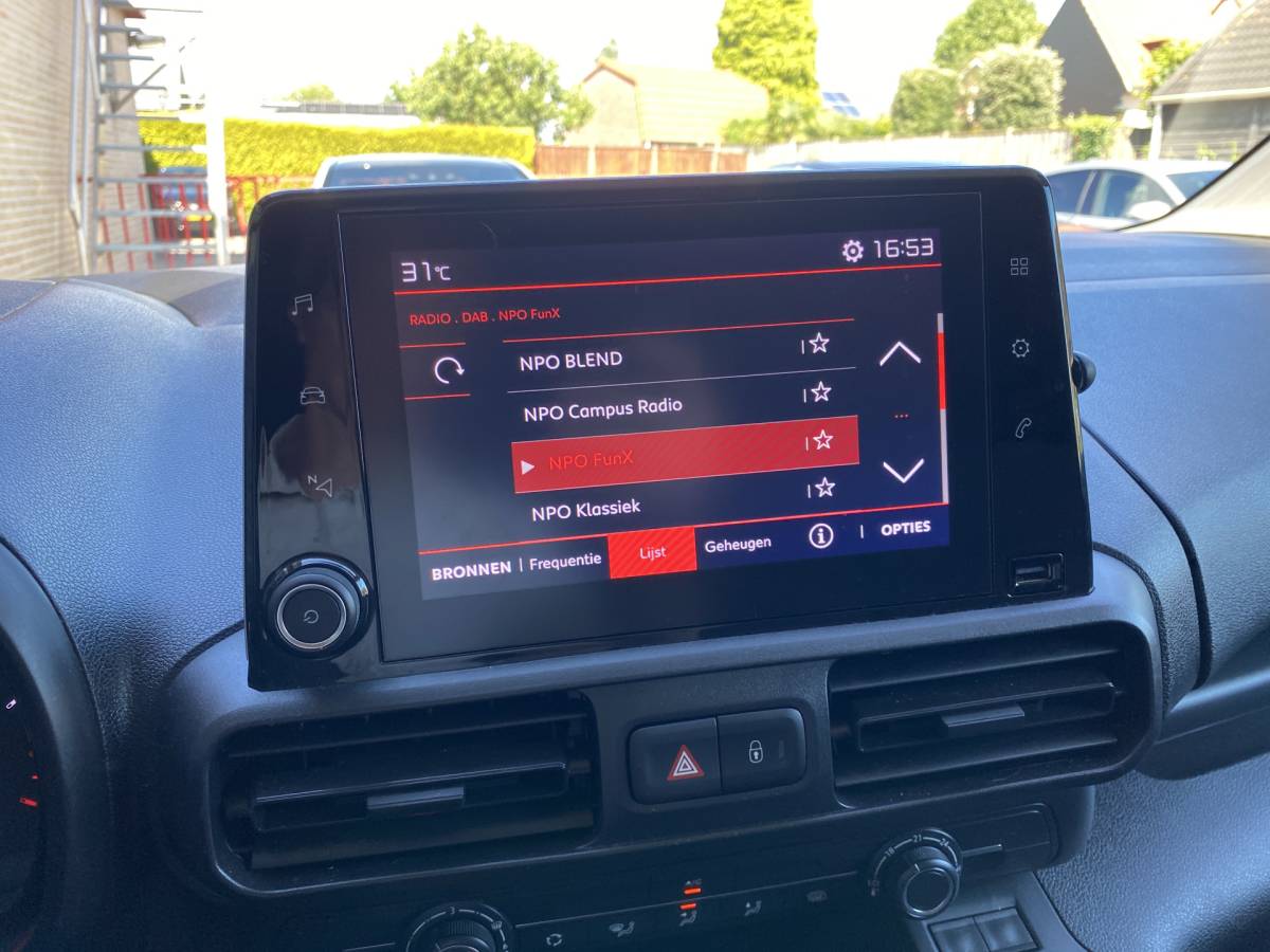 Citroën Berlingo Citroën Berlingo 1.5 BlueHDi 100 S&S L1 | apple carplay | trekhaak | schuifdeur | airco | houten laadvloer | 3 persoons | excl. BTW