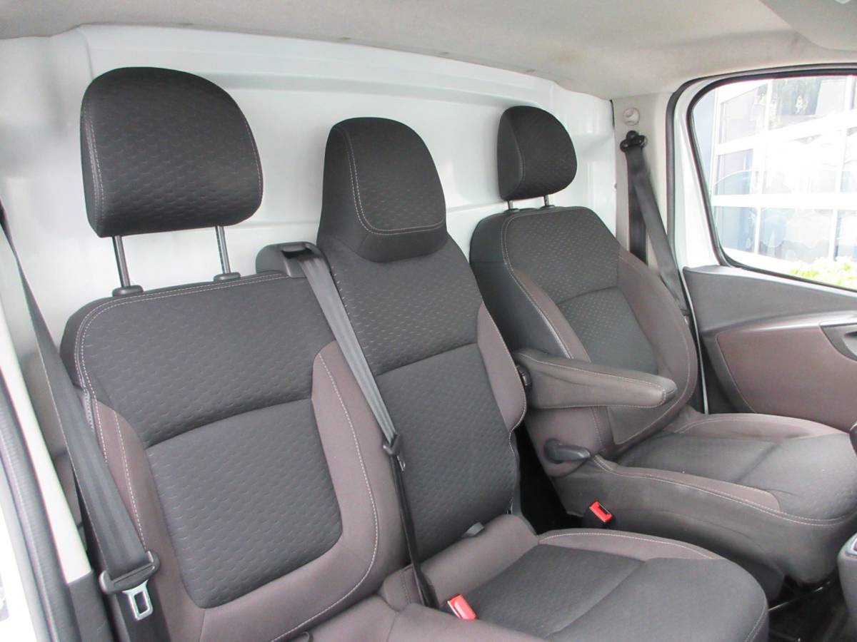 Fiat Talento Fiat Talento 2.0 MultiJet L2, Automaat, 146pk, Airco, Camera, 3-Zits, Trekhaak.