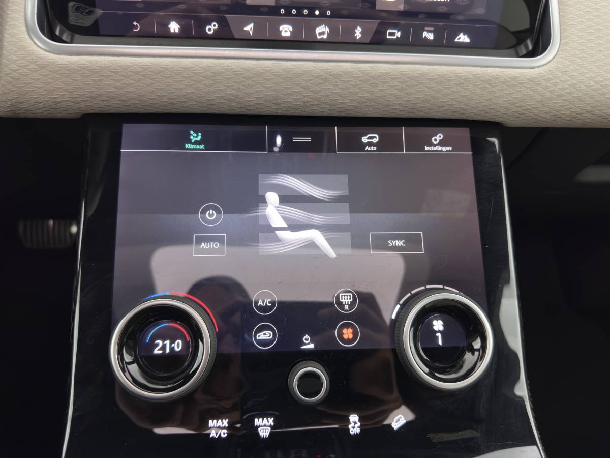 Land Rover Range Rover Velar Land Rover Range Rover Velar 3.0 V6 AWD HSE Aut. *PANO | LEATHER | FULL-LED | MEMORY-PACK | BLIND-SPOT | MERIDIAN-SURROUND | DIGI-COCKPIT | CAMERA | KEYLESS | HEATED-COMFORTSEATS | PRIVACY-GLASS | SHIFTPADDLES | CARPLAY | 21 “ALU*