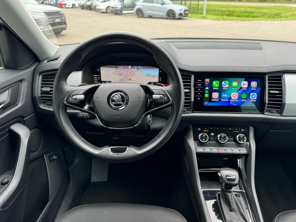 Škoda Kodiaq Skoda Kodiaq 1.5 TSI TOUR editie Carplay Stoelverwarming Deurbeschermers ACC Zonnescherm erg vol!