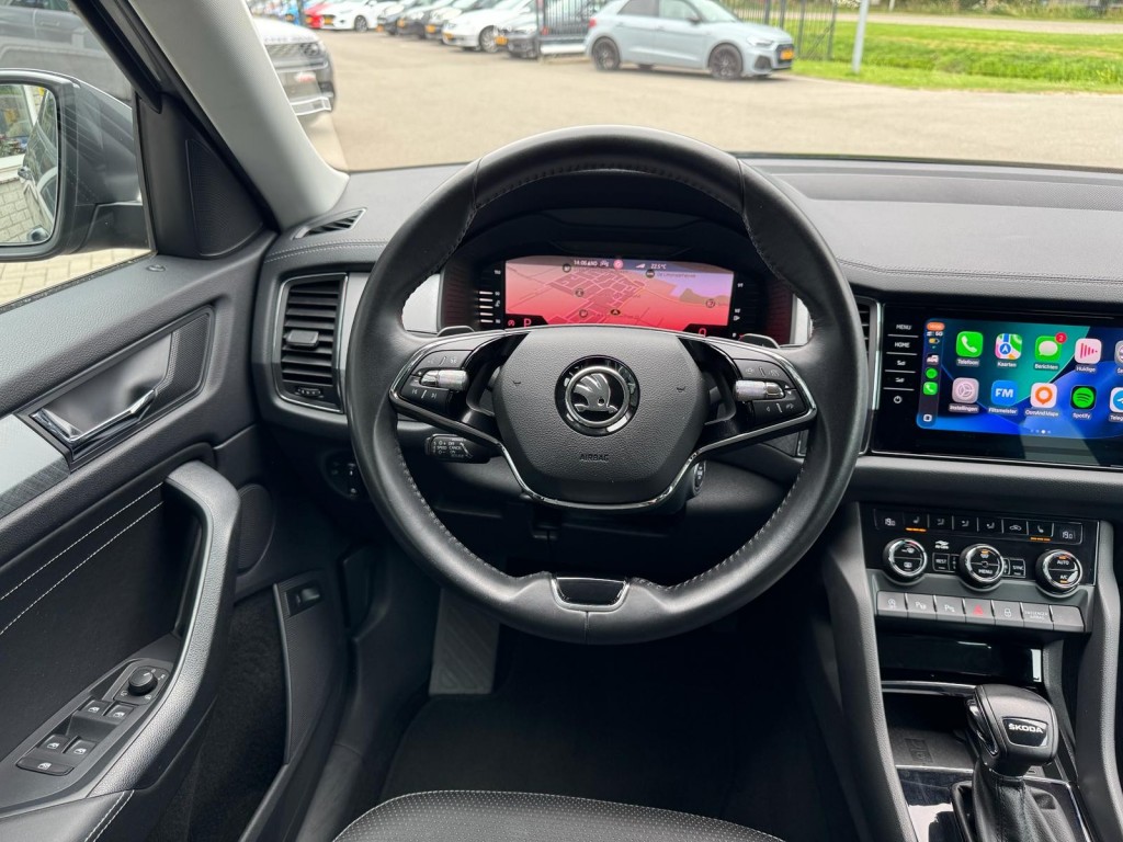Škoda Kodiaq Skoda Kodiaq 1.5 TSI TOUR editie Carplay Stoelverwarming Deurbeschermers ACC Zonnescherm erg vol!