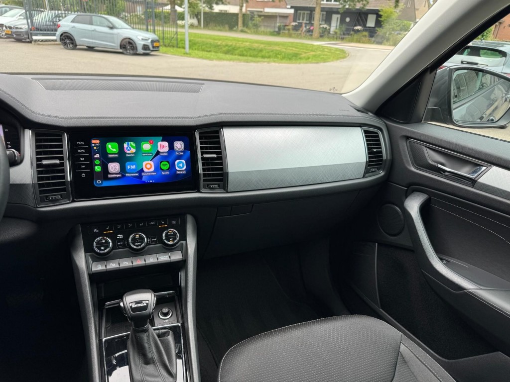 Škoda Kodiaq Skoda Kodiaq 1.5 TSI TOUR editie Carplay Stoelverwarming Deurbeschermers ACC Zonnescherm erg vol!