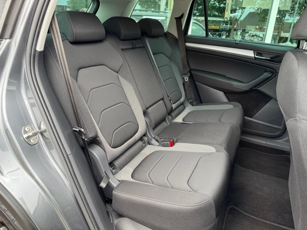 Škoda Kodiaq Skoda Kodiaq 1.5 TSI TOUR editie Carplay Stoelverwarming Deurbeschermers ACC Zonnescherm erg vol!
