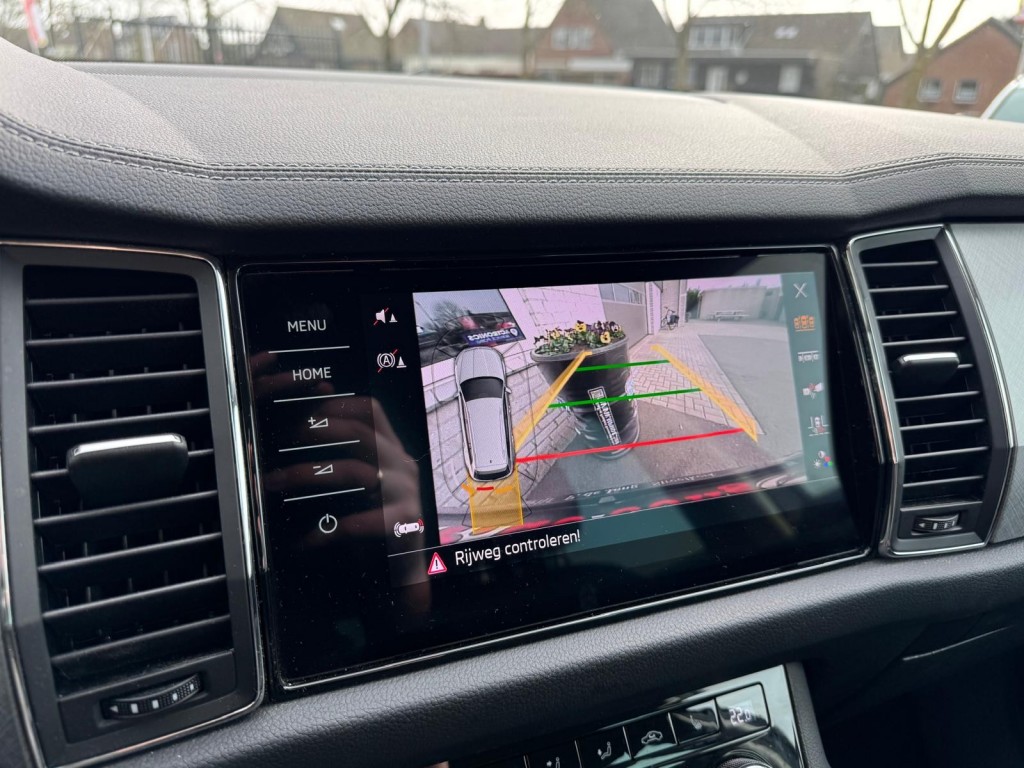 Škoda Kodiaq Skoda Kodiaq 1.5 TSI TOUR editie Carplay Stoelverwarming Deurbeschermers ACC Zonnescherm erg vol!