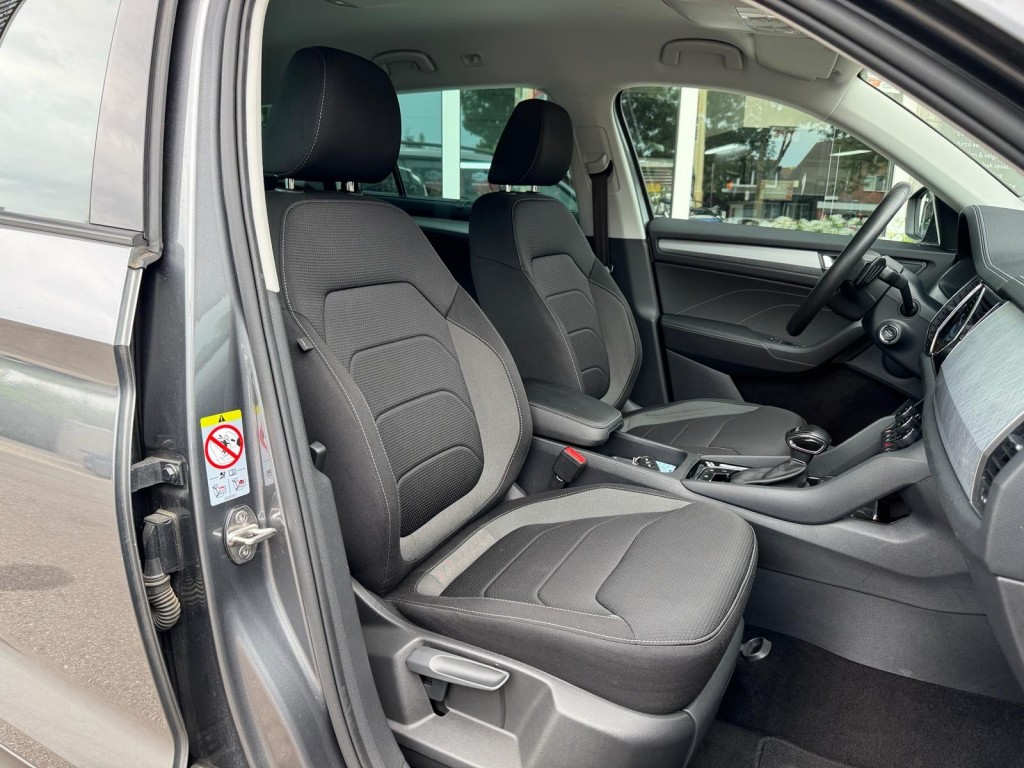 Škoda Kodiaq Skoda Kodiaq 1.5 TSI TOUR editie Carplay Stoelverwarming Deurbeschermers ACC Zonnescherm erg vol!