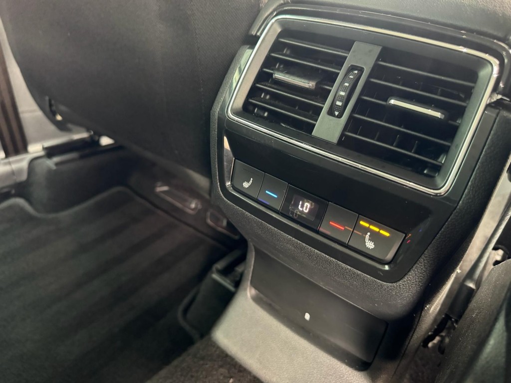 Škoda Kodiaq Skoda Kodiaq 1.5 TSI TOUR editie Carplay Stoelverwarming Deurbeschermers ACC Zonnescherm erg vol!