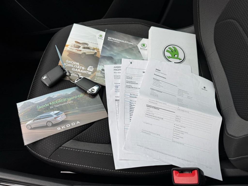 Škoda Kodiaq Skoda Kodiaq 1.5 TSI TOUR editie Carplay Stoelverwarming Deurbeschermers ACC Zonnescherm erg vol!