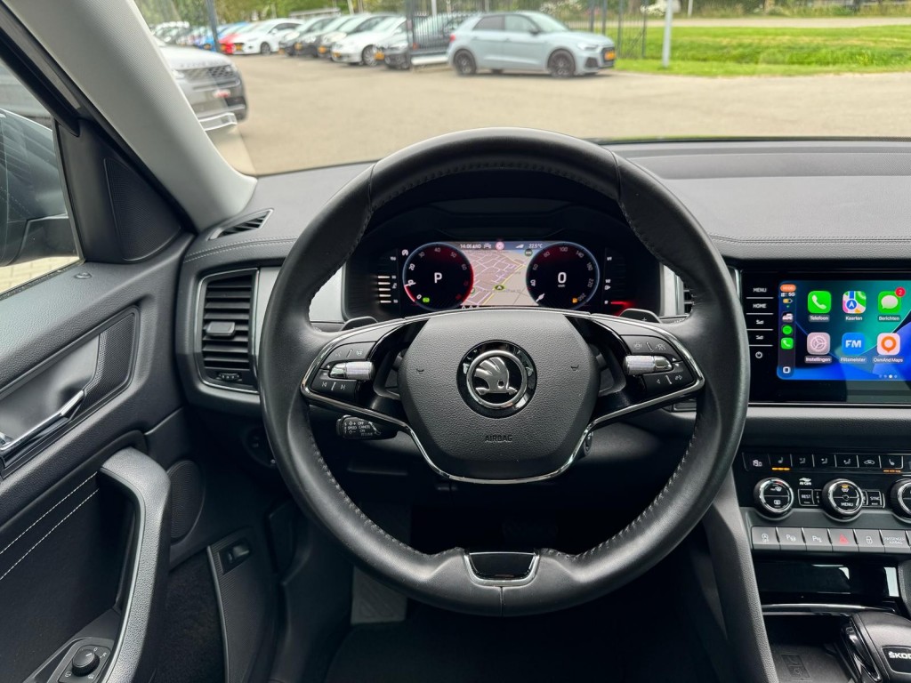 Škoda Kodiaq Skoda Kodiaq 1.5 TSI TOUR editie Carplay Stoelverwarming Deurbeschermers ACC Zonnescherm erg vol!