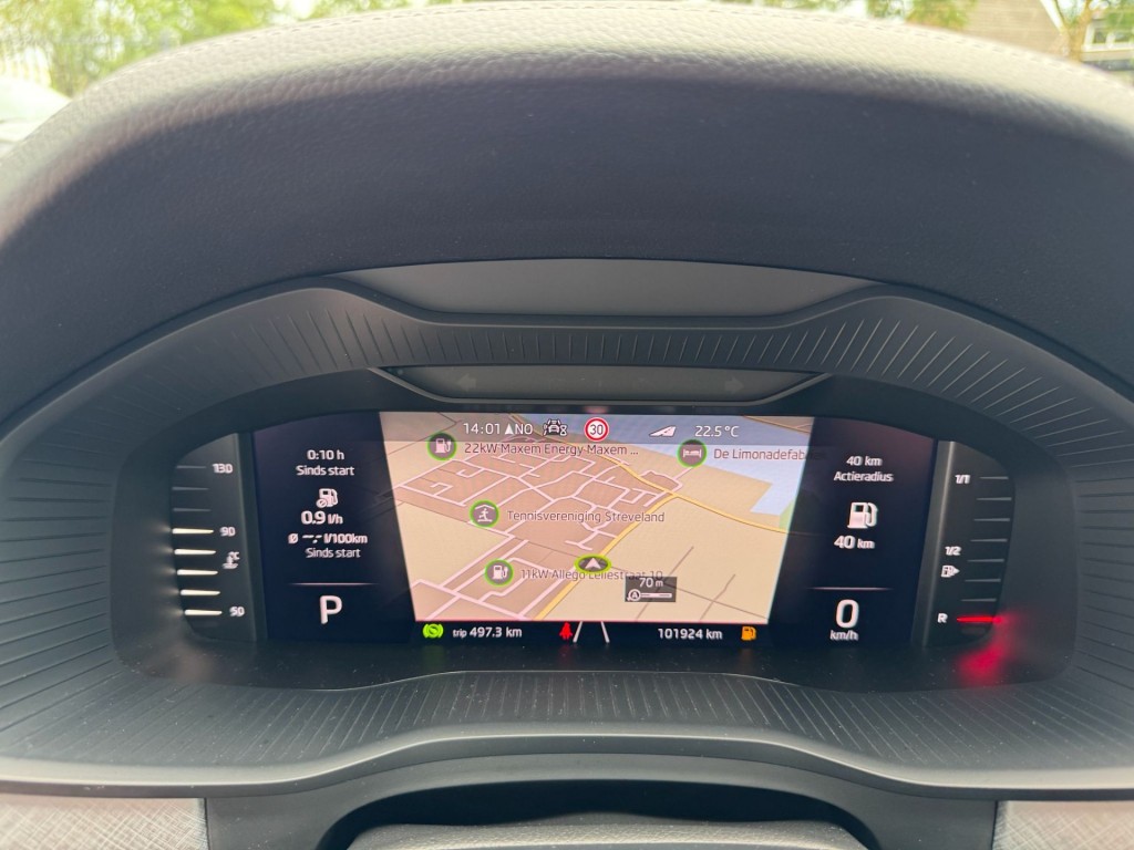 Škoda Kodiaq Skoda Kodiaq 1.5 TSI TOUR editie Carplay Stoelverwarming Deurbeschermers ACC Zonnescherm erg vol!