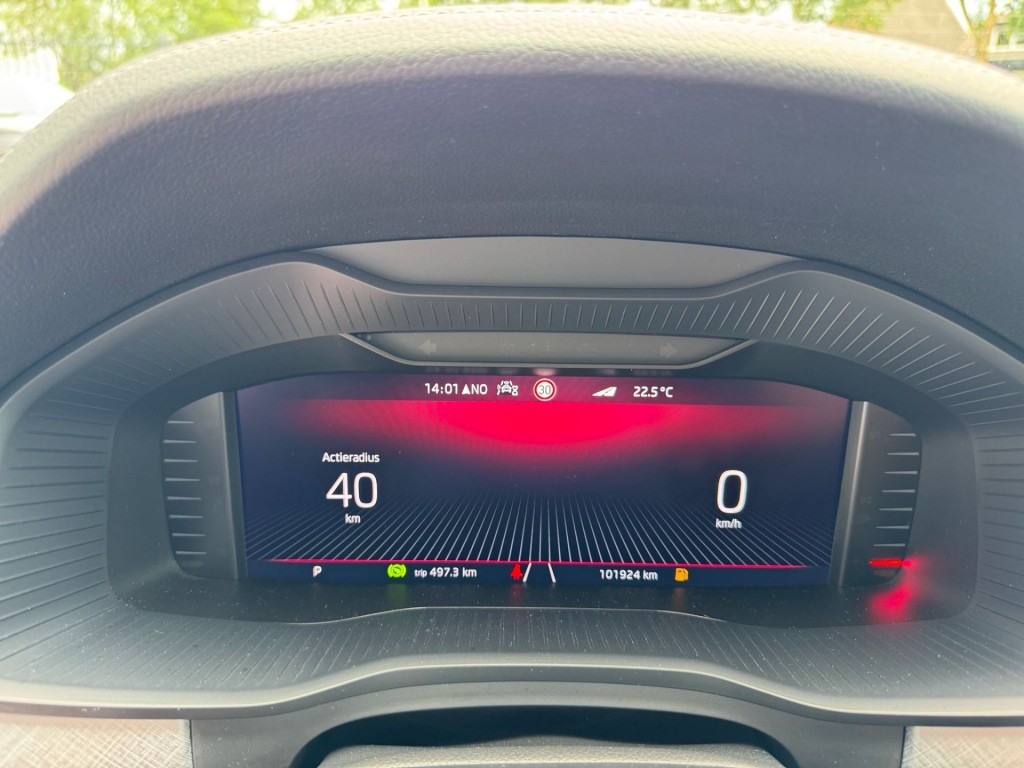 Škoda Kodiaq Skoda Kodiaq 1.5 TSI TOUR editie Carplay Stoelverwarming Deurbeschermers ACC Zonnescherm erg vol!