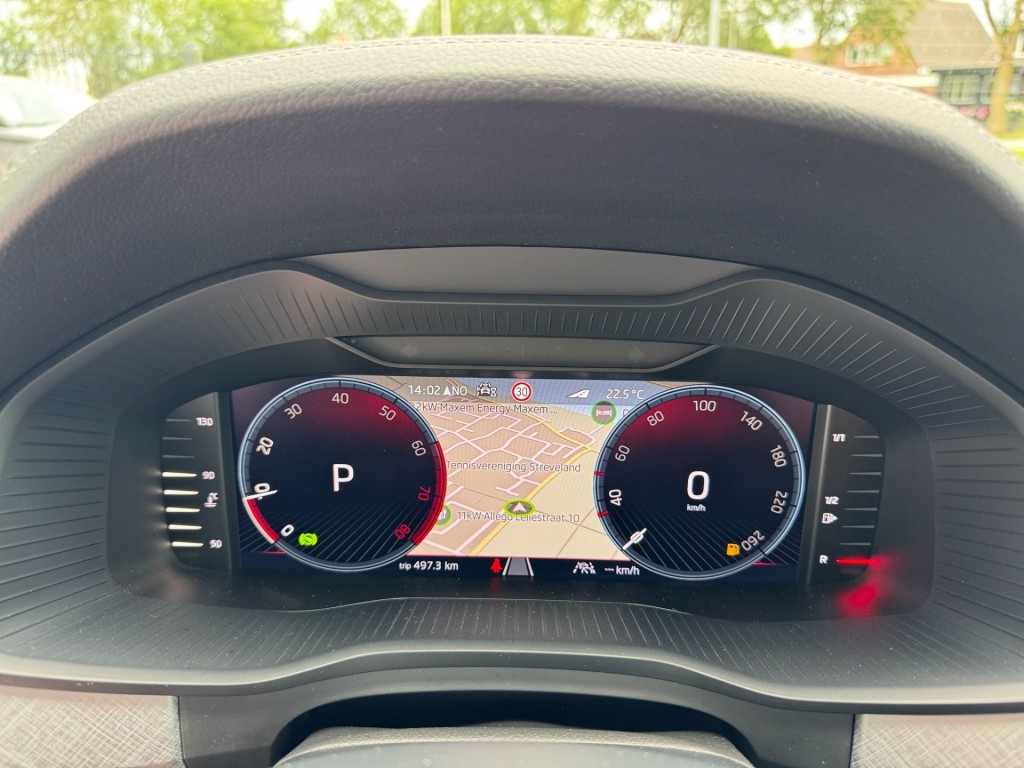 Škoda Kodiaq Skoda Kodiaq 1.5 TSI TOUR editie Carplay Stoelverwarming Deurbeschermers ACC Zonnescherm erg vol!
