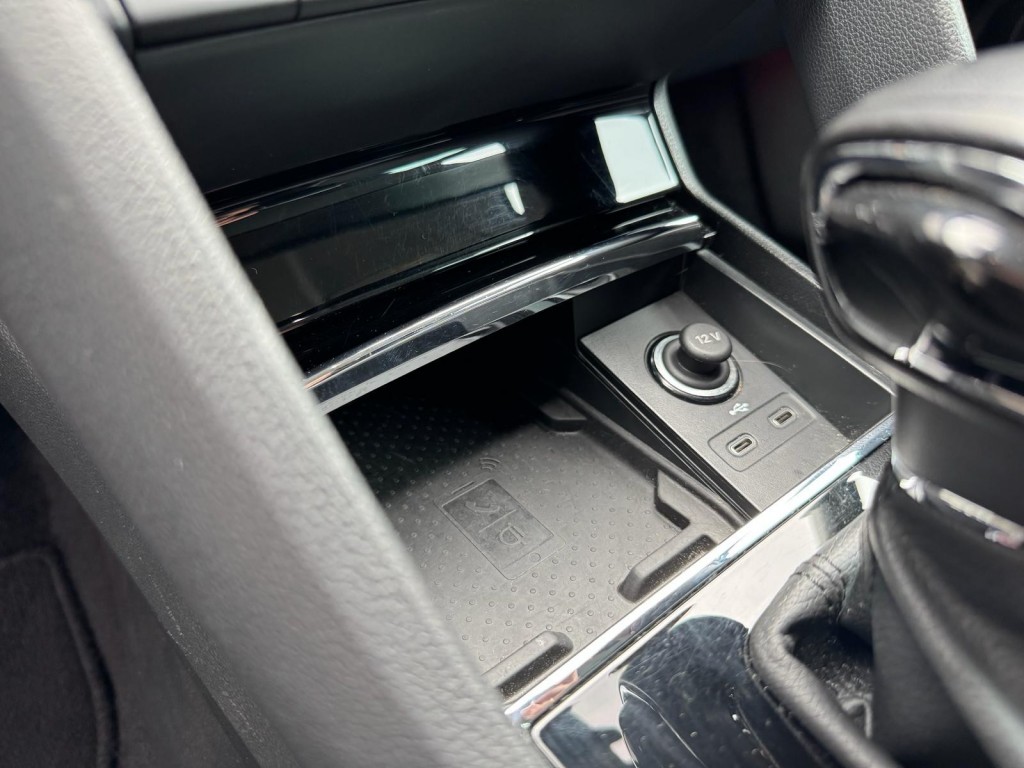 Škoda Kodiaq Skoda Kodiaq 1.5 TSI TOUR editie Carplay Stoelverwarming Deurbeschermers ACC Zonnescherm erg vol!
