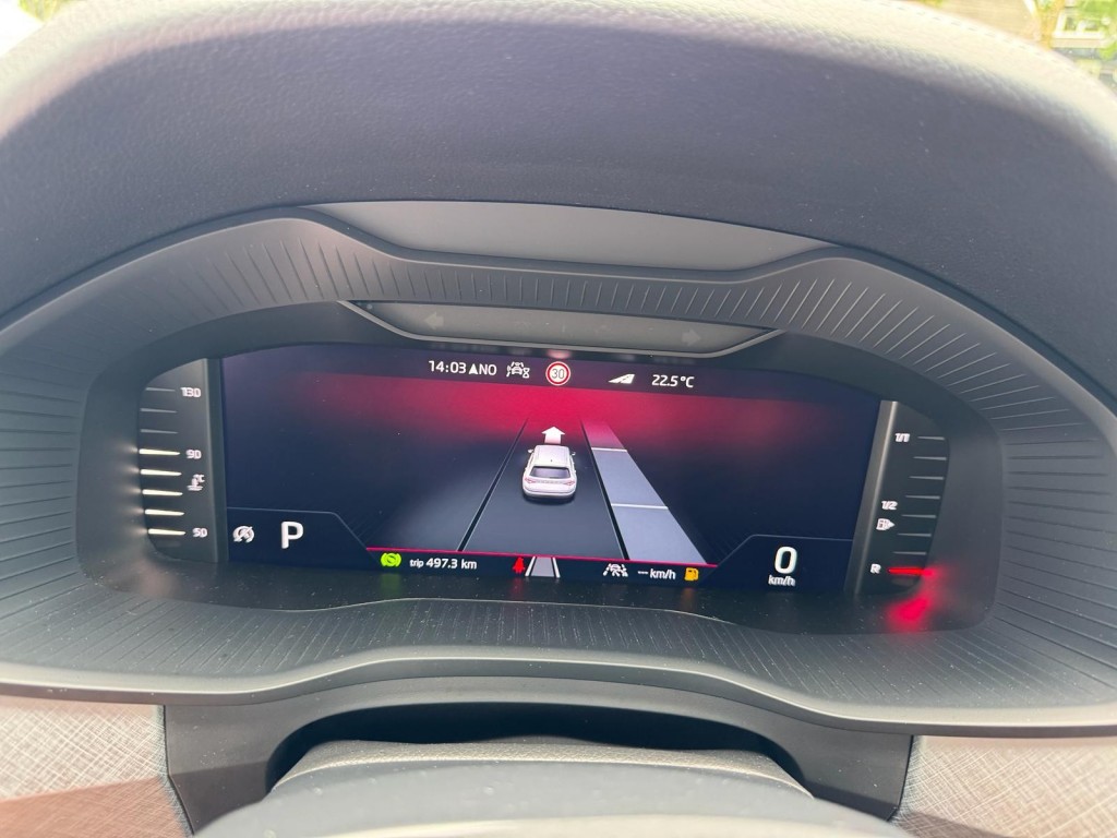 Škoda Kodiaq Skoda Kodiaq 1.5 TSI TOUR editie Carplay Stoelverwarming Deurbeschermers ACC Zonnescherm erg vol!