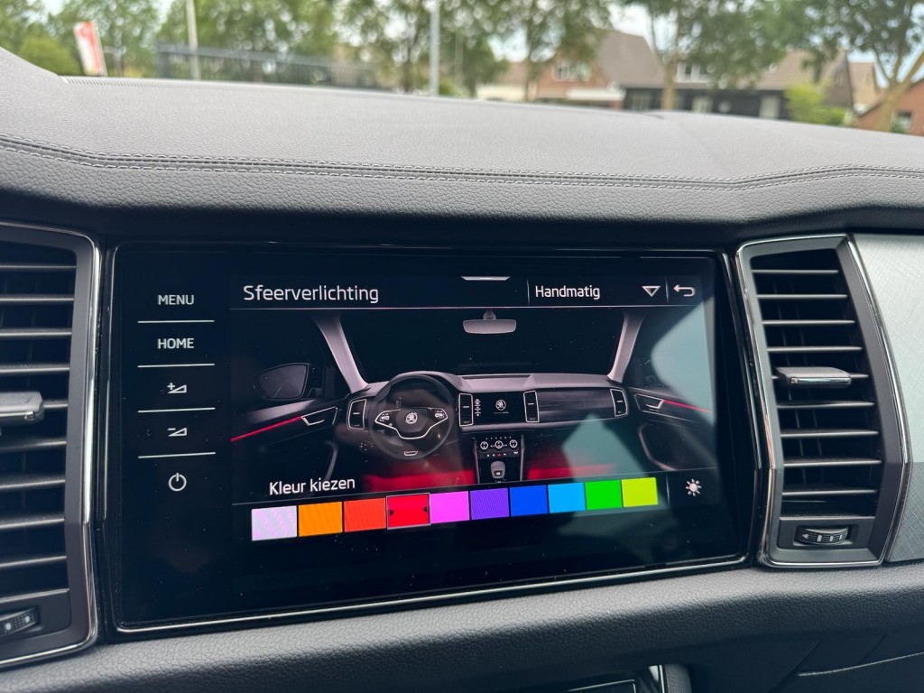 Škoda Kodiaq Skoda Kodiaq 1.5 TSI TOUR editie Carplay Stoelverwarming Deurbeschermers ACC Zonnescherm erg vol!