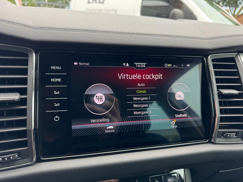 Škoda Kodiaq Skoda Kodiaq 1.5 TSI TOUR editie Carplay Stoelverwarming Deurbeschermers ACC Zonnescherm erg vol!