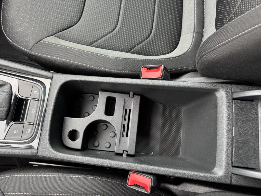 Škoda Kodiaq Skoda Kodiaq 1.5 TSI TOUR editie Carplay Stoelverwarming Deurbeschermers ACC Zonnescherm erg vol!