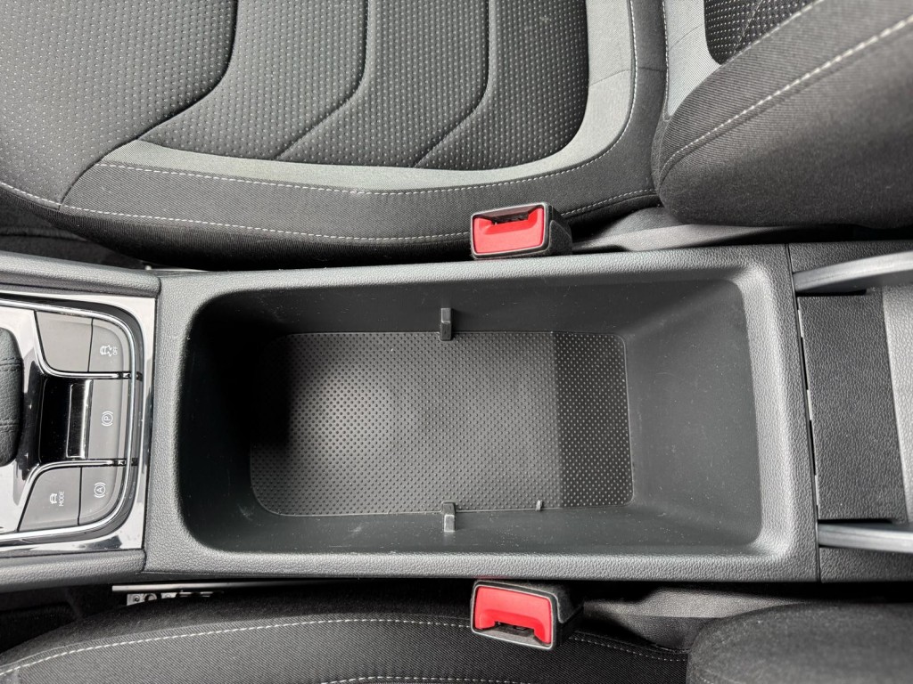 Škoda Kodiaq Skoda Kodiaq 1.5 TSI TOUR editie Carplay Stoelverwarming Deurbeschermers ACC Zonnescherm erg vol!