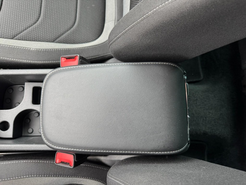 Škoda Kodiaq Skoda Kodiaq 1.5 TSI TOUR editie Carplay Stoelverwarming Deurbeschermers ACC Zonnescherm erg vol!