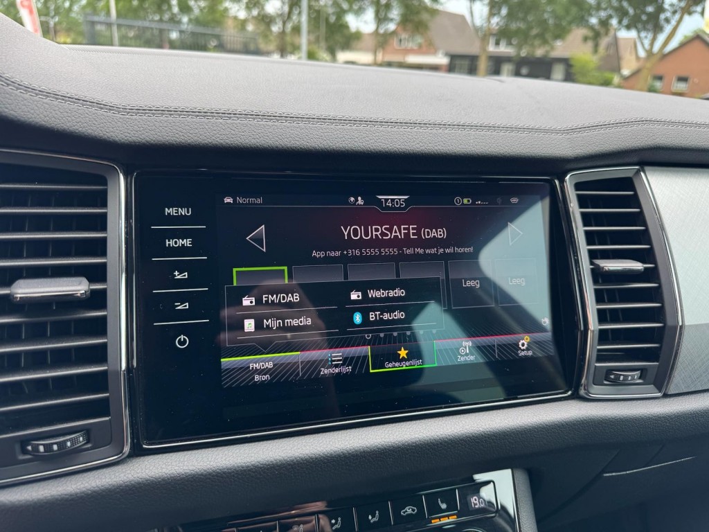 Škoda Kodiaq Skoda Kodiaq 1.5 TSI TOUR editie Carplay Stoelverwarming Deurbeschermers ACC Zonnescherm erg vol!