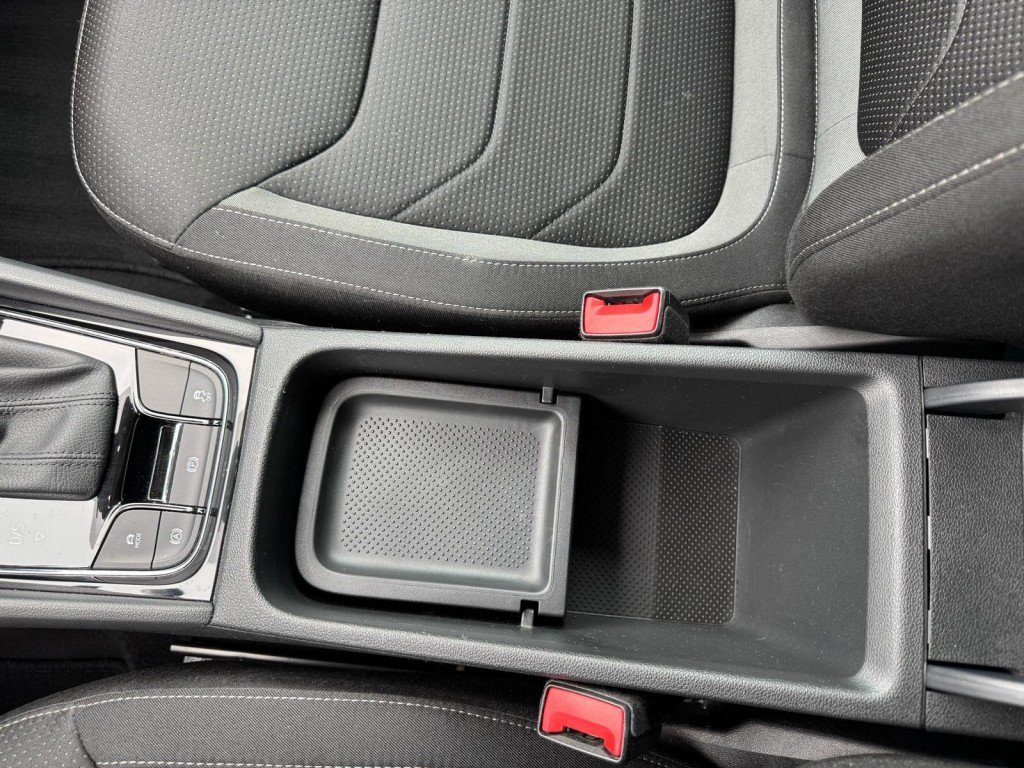 Škoda Kodiaq Skoda Kodiaq 1.5 TSI TOUR editie Carplay Stoelverwarming Deurbeschermers ACC Zonnescherm erg vol!