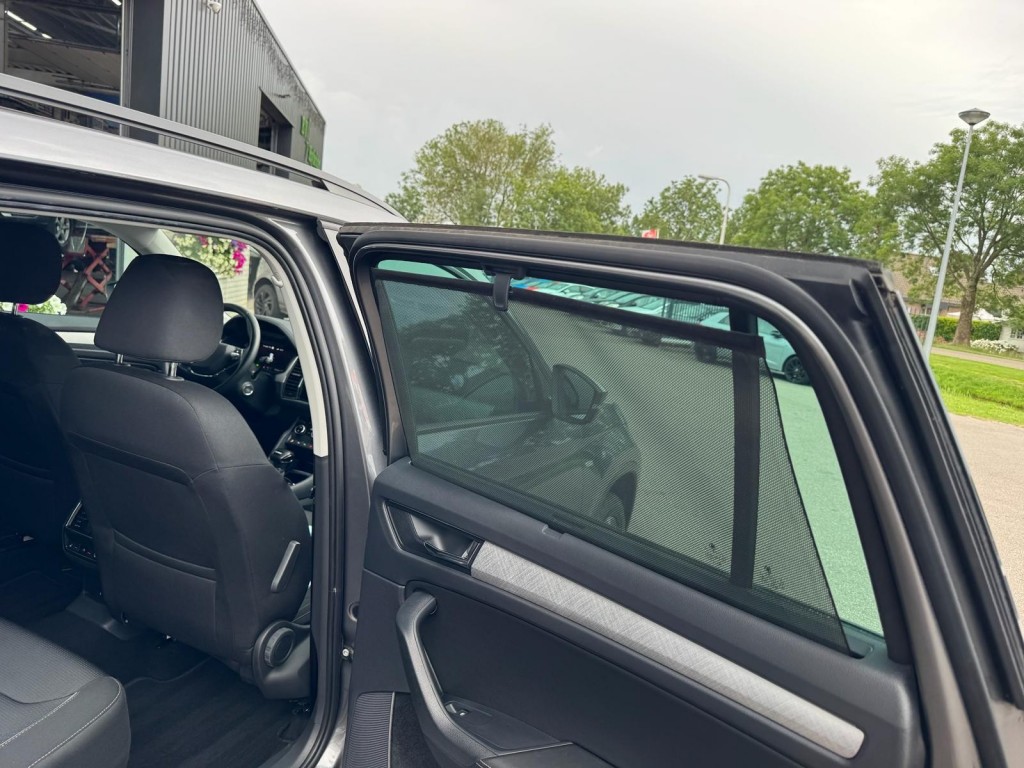 Škoda Kodiaq Skoda Kodiaq 1.5 TSI TOUR editie Carplay Stoelverwarming Deurbeschermers ACC Zonnescherm erg vol!