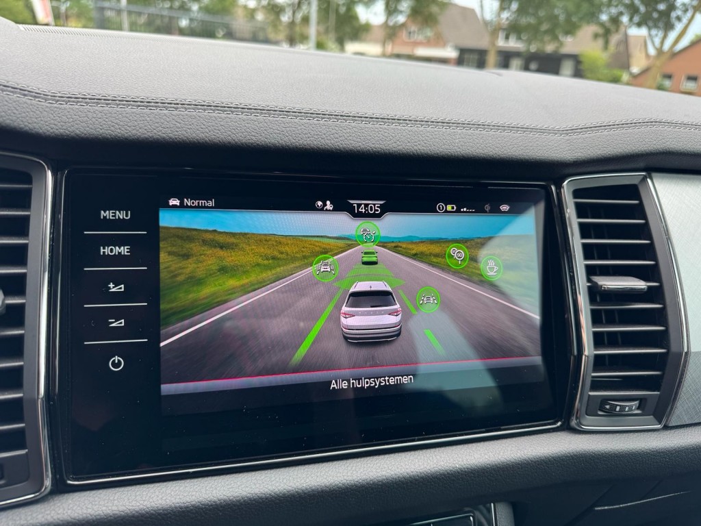 Škoda Kodiaq Skoda Kodiaq 1.5 TSI TOUR editie Carplay Stoelverwarming Deurbeschermers ACC Zonnescherm erg vol!