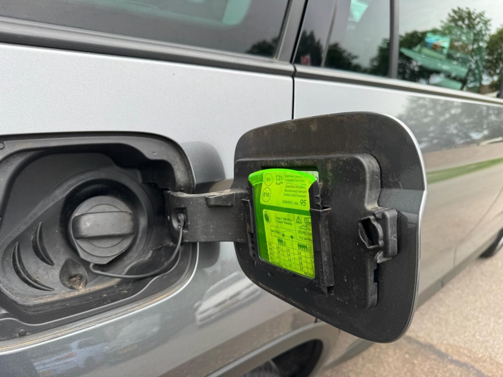 Škoda Kodiaq Skoda Kodiaq 1.5 TSI TOUR editie Carplay Stoelverwarming Deurbeschermers ACC Zonnescherm erg vol!