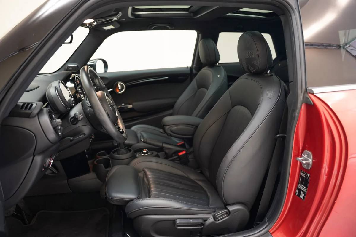 MINI Cooper Mini Cooper 1.5 Cooper Summer Red Edition Aut. [ Panorama LED Head-up Leder ]