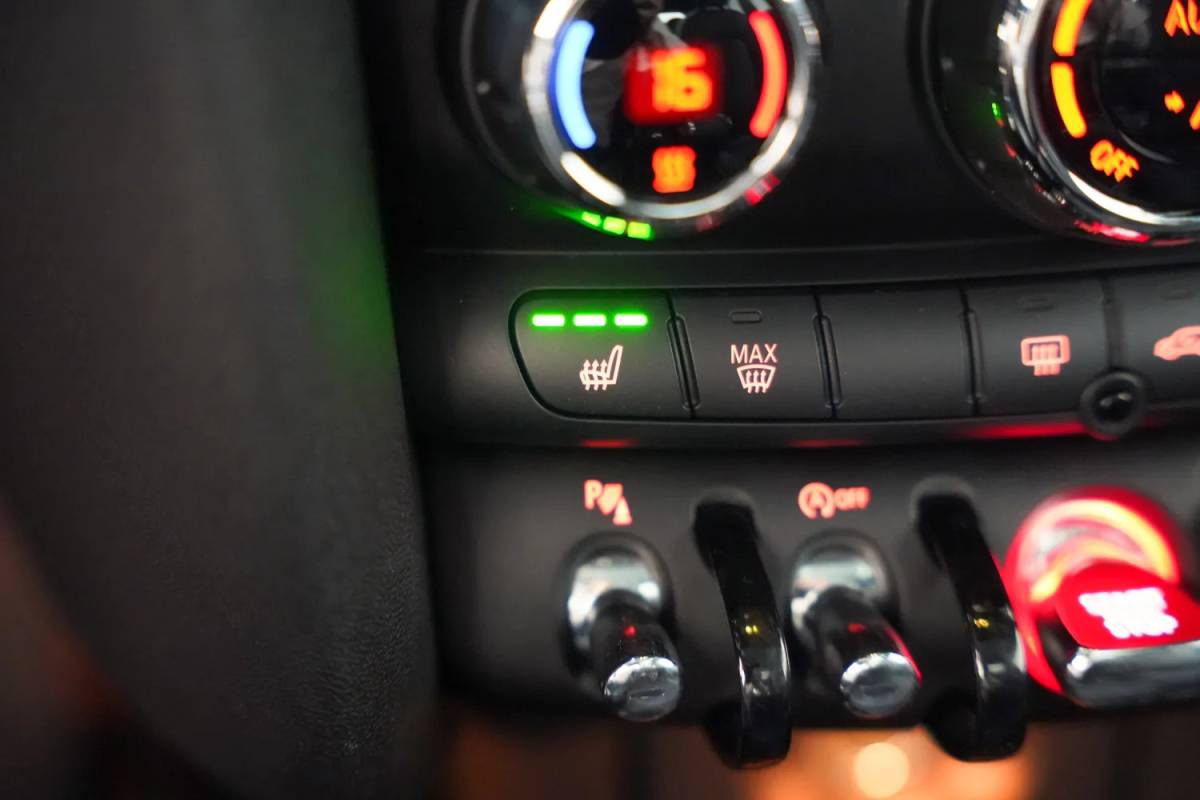 MINI Cooper Mini Cooper 1.5 Cooper Summer Red Edition Aut. [ Panorama LED Head-up Leder ]