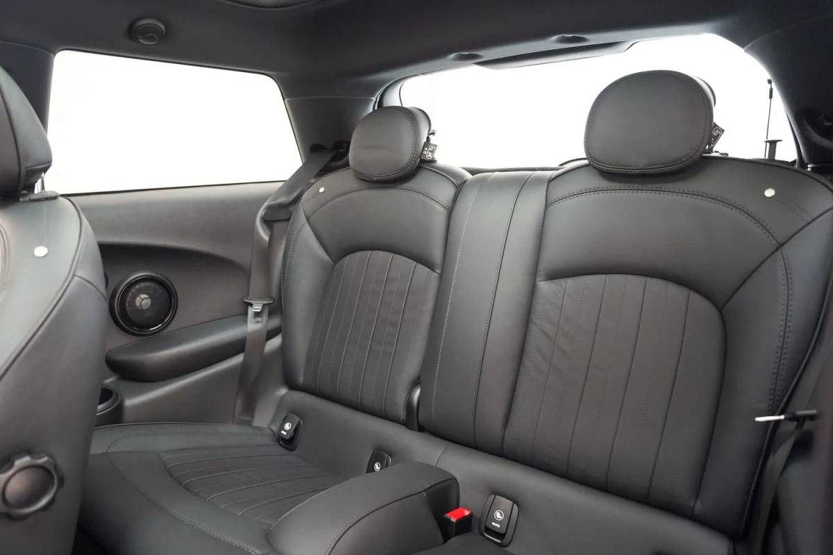 MINI Cooper Mini Cooper 1.5 Cooper Summer Red Edition Aut. [ Panorama LED Head-up Leder ]