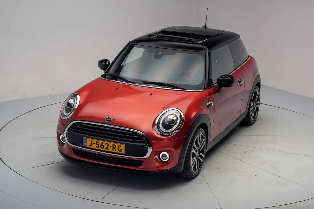 MINI Cooper Mini Cooper 1.5 Cooper Summer Red Edition Aut. [ Panorama LED Head-up Leder ]