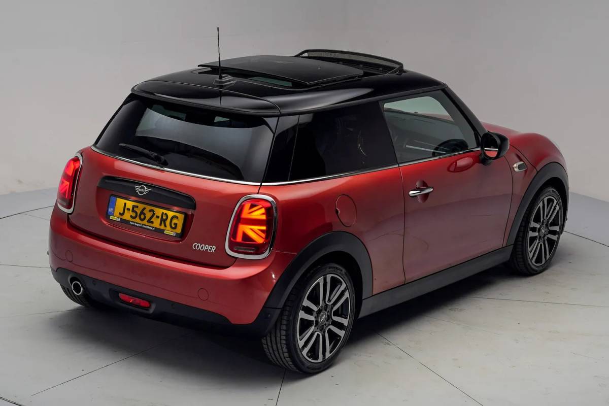 MINI Cooper Mini Cooper 1.5 Cooper Summer Red Edition Aut. [ Panorama LED Head-up Leder ]