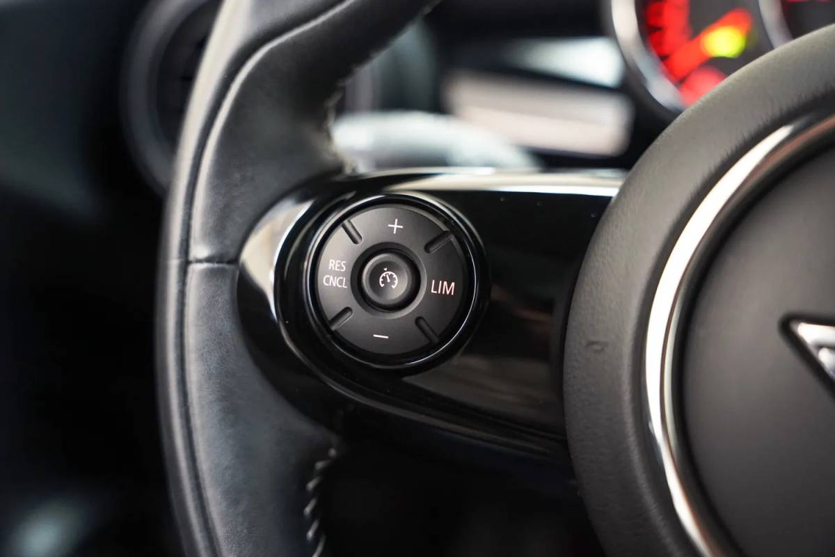 MINI Cooper Mini Cooper 1.5 Cooper Summer Red Edition Aut. [ Panorama LED Head-up Leder ]