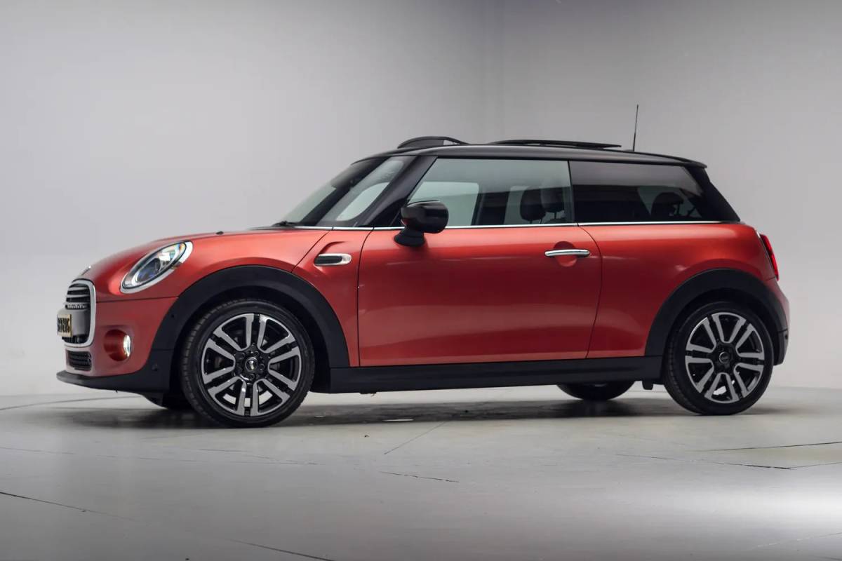 MINI Cooper Mini Cooper 1.5 Cooper Summer Red Edition Aut. [ Panorama LED Head-up Leder ]