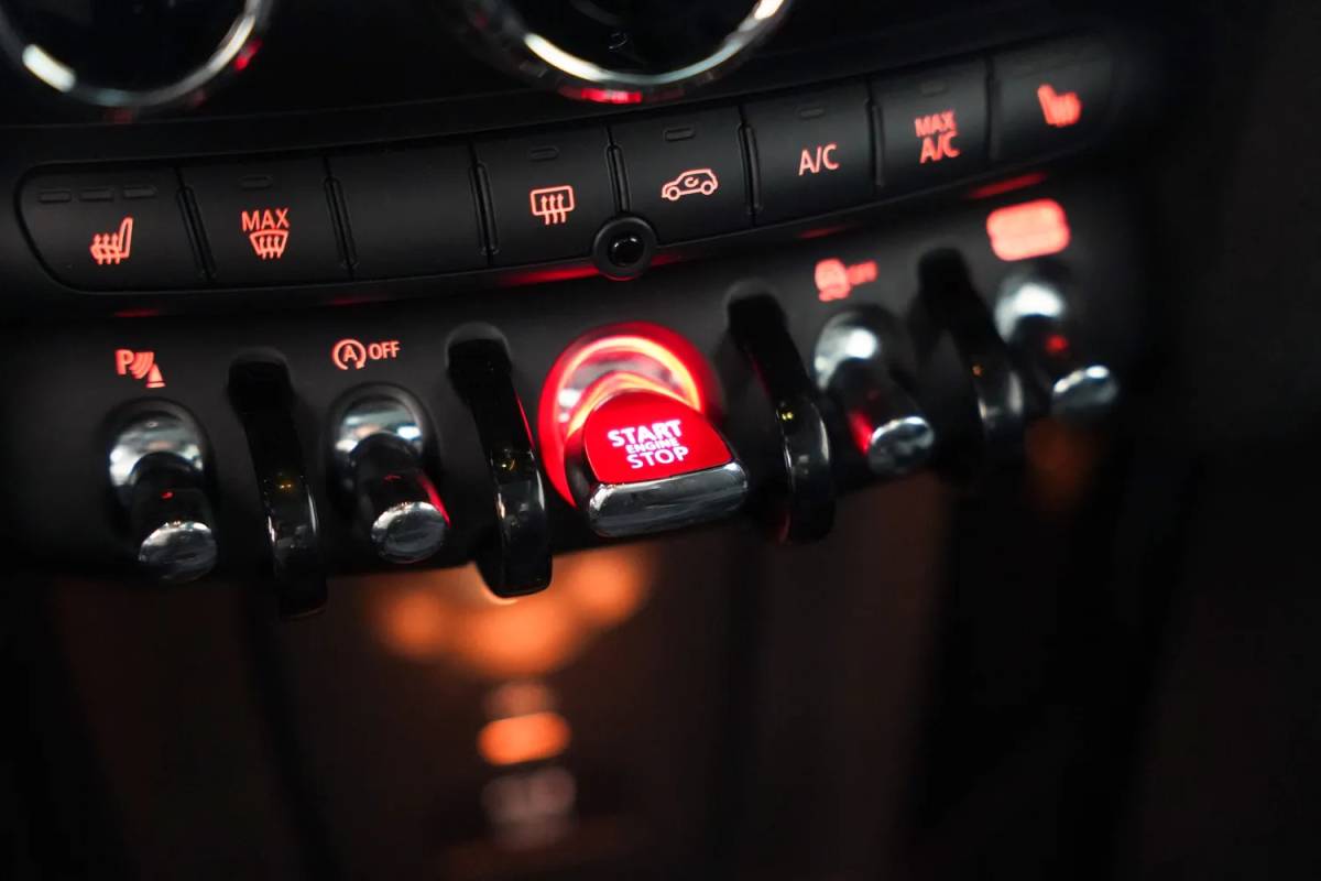 MINI Cooper Mini Cooper 1.5 Cooper Summer Red Edition Aut. [ Panorama LED Head-up Leder ]