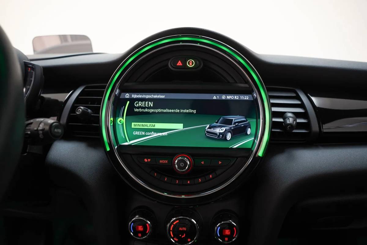 MINI Cooper Mini Cooper 1.5 Cooper Summer Red Edition Aut. [ Panorama LED Head-up Leder ]