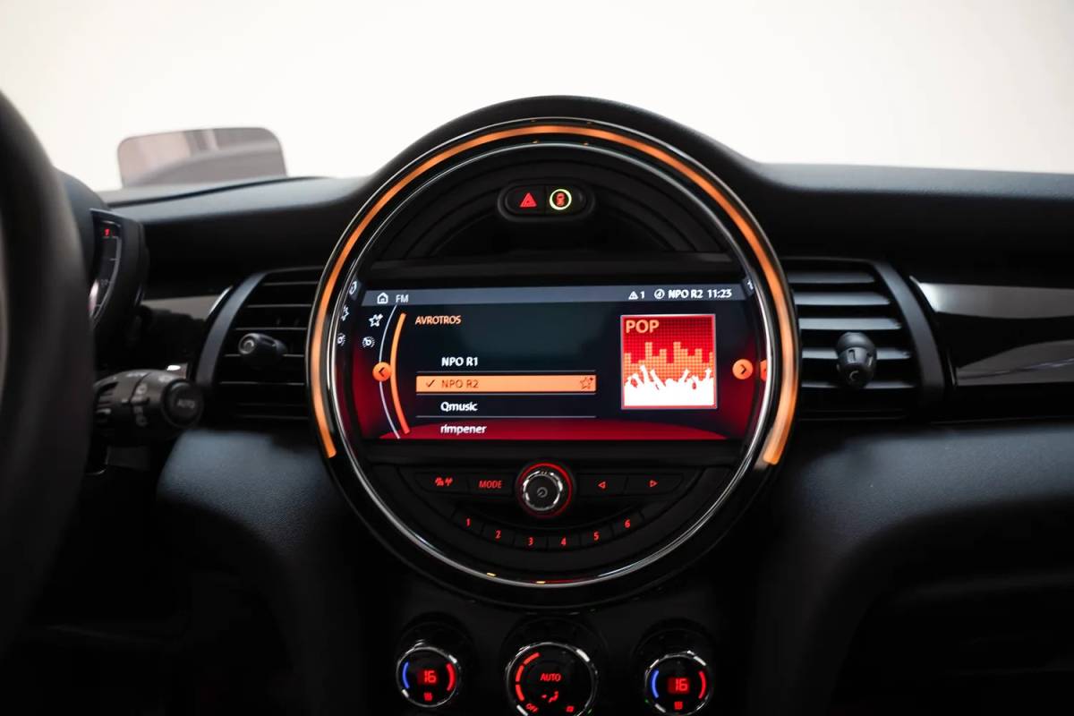 MINI Cooper Mini Cooper 1.5 Cooper Summer Red Edition Aut. [ Panorama LED Head-up Leder ]