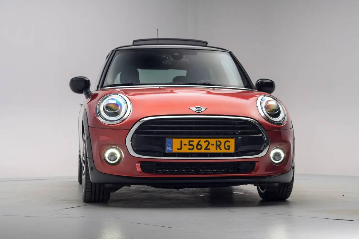 MINI Cooper Mini Cooper 1.5 Cooper Summer Red Edition Aut. [ Panorama LED Head-up Leder ]