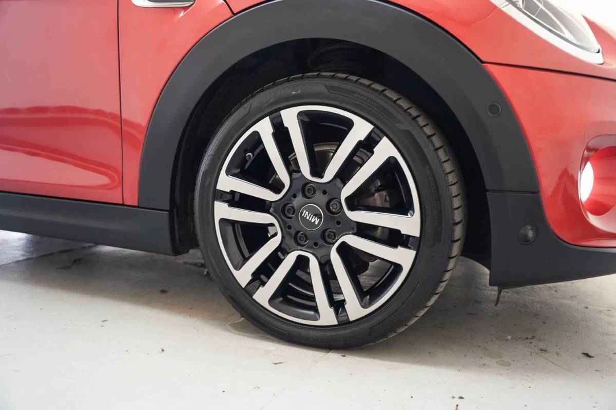 MINI Cooper Mini Cooper 1.5 Cooper Summer Red Edition Aut. [ Panorama LED Head-up Leder ]