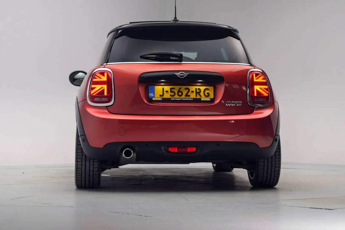 MINI Cooper Mini Cooper 1.5 Cooper Summer Red Edition Aut. [ Panorama LED Head-up Leder ]