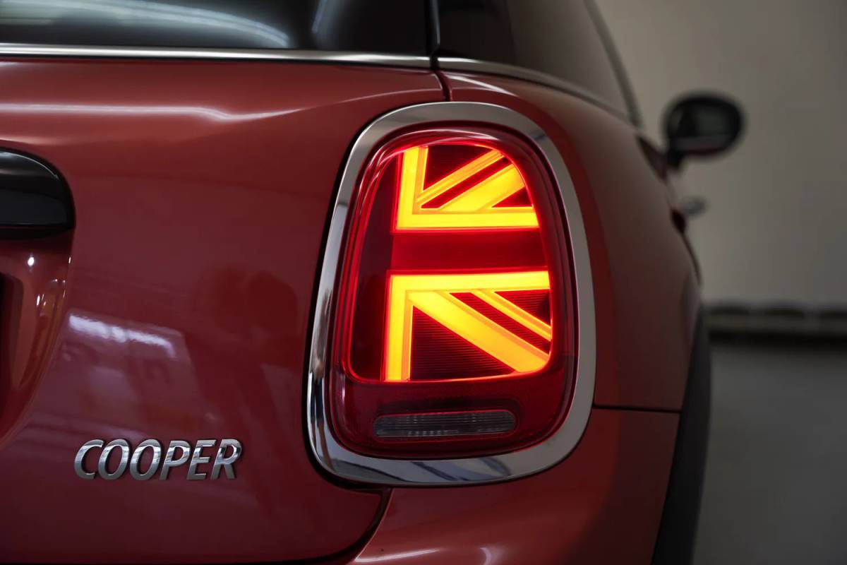MINI Cooper Mini Cooper 1.5 Cooper Summer Red Edition Aut. [ Panorama LED Head-up Leder ]