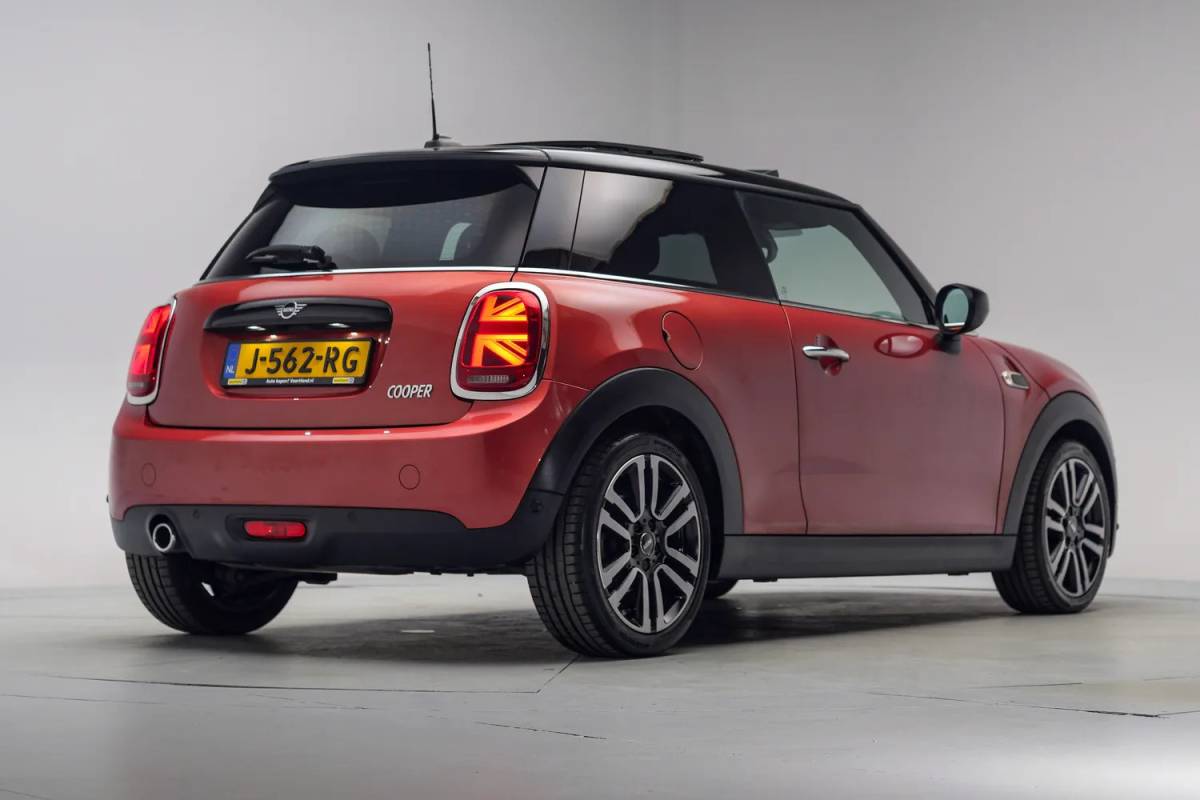 MINI Cooper Mini Cooper 1.5 Cooper Summer Red Edition Aut. [ Panorama LED Head-up Leder ]