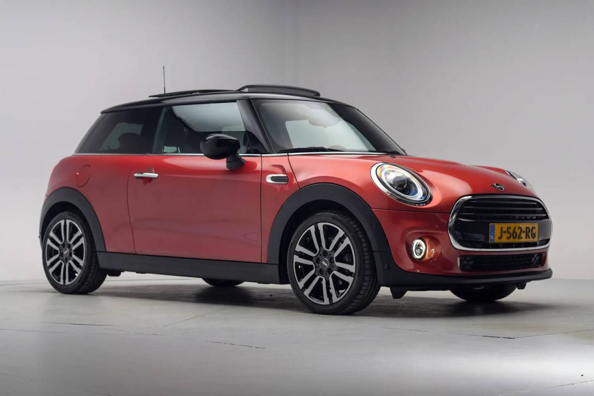 MINI Cooper Mini Cooper 1.5 Cooper Summer Red Edition Aut. [ Panorama LED Head-up Leder ]