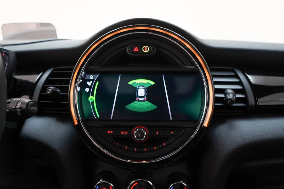 MINI Cooper Mini Cooper 1.5 Cooper Summer Red Edition Aut. [ Panorama LED Head-up Leder ]