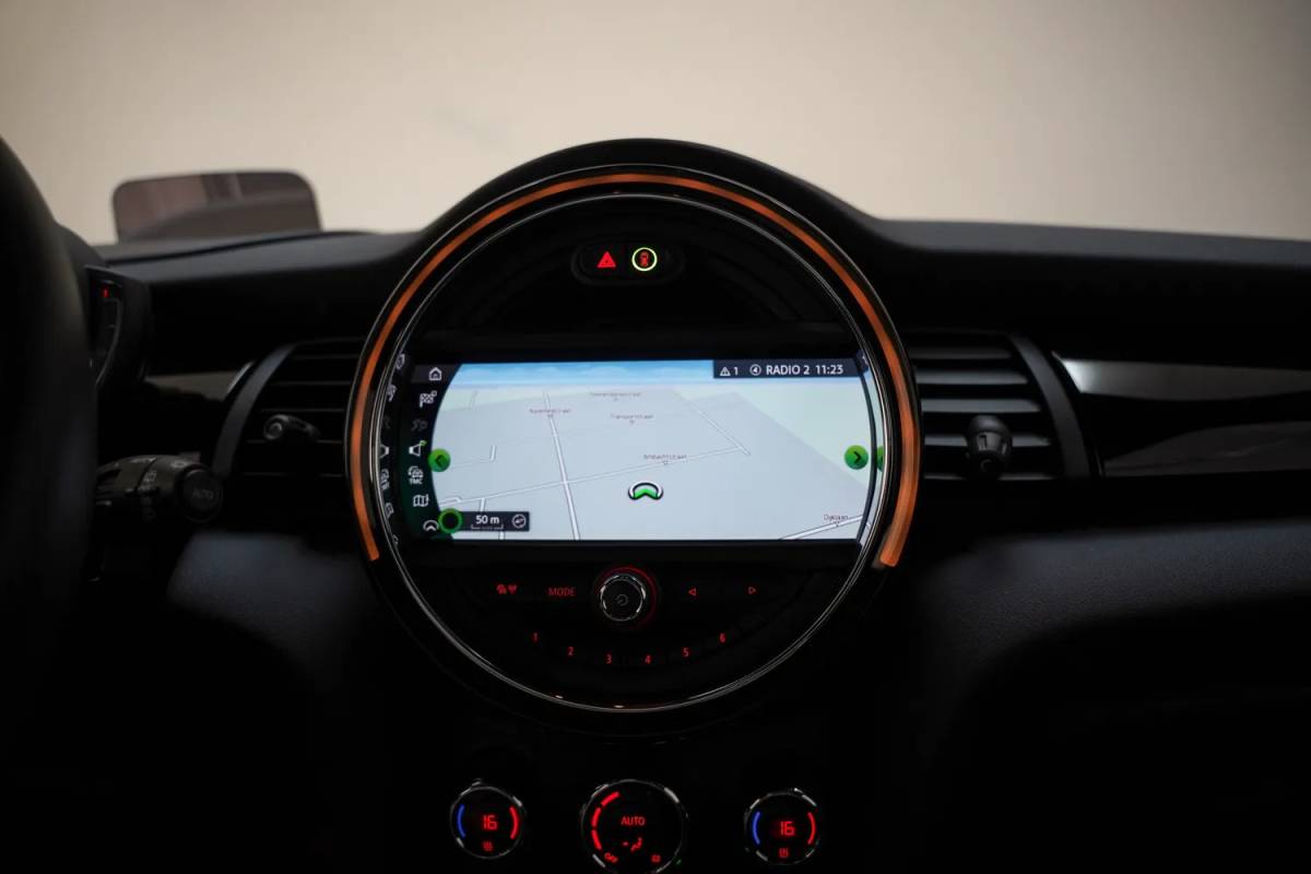 MINI Cooper Mini Cooper 1.5 Cooper Summer Red Edition Aut. [ Panorama LED Head-up Leder ]