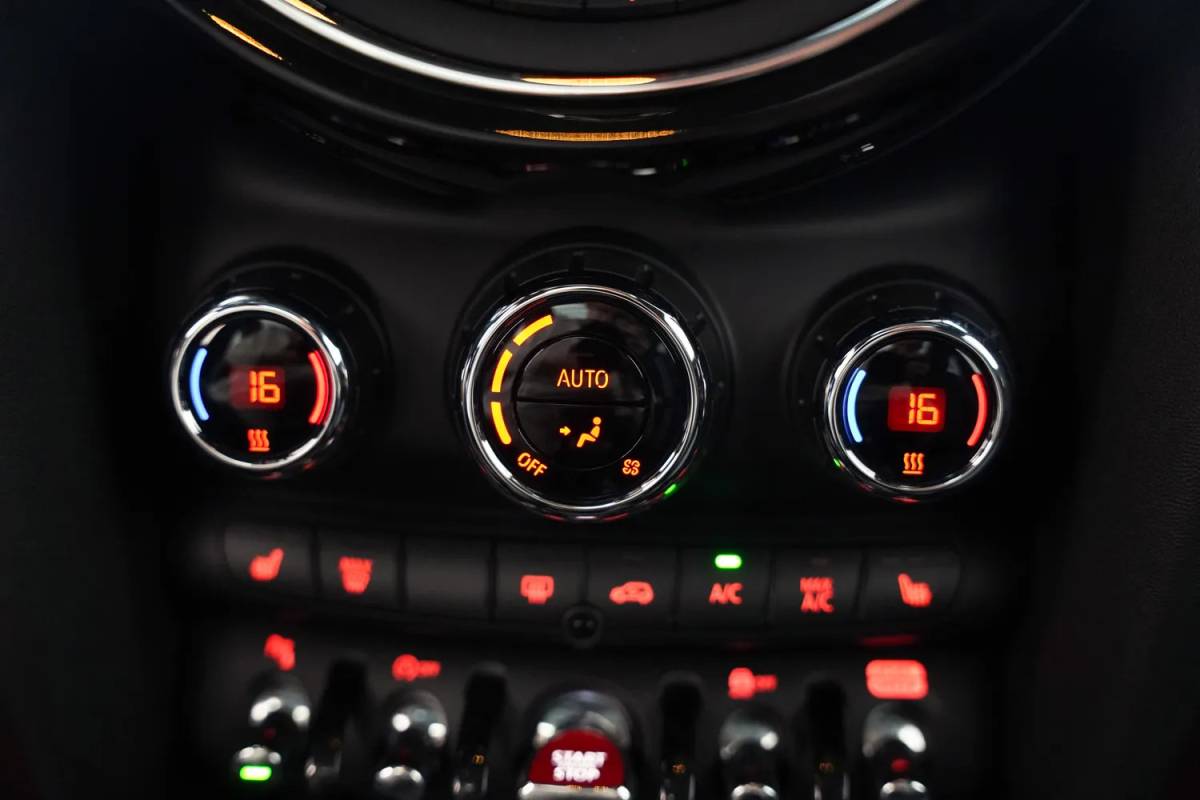 MINI Cooper Mini Cooper 1.5 Cooper Summer Red Edition Aut. [ Panorama LED Head-up Leder ]