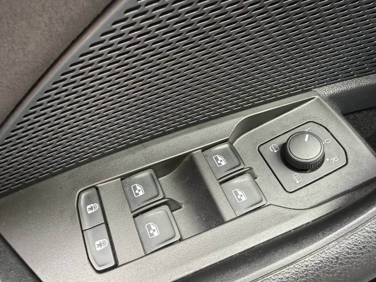 Škoda Octavia ŠKODA Octavia Combi BWJ 2023 1.4 TSI iV PHEV 225PK  Sportline Business FULL LED | HALF LEDER | ELEKTR. STOELEN | KEYLESS | ADAPTIVE CRUISE | STOELVERW. | ELEKTR. ACHTERKLEP | CARPLAY + ANDROID | NAVI | CLIMA | CRUISE | LMV | PDC