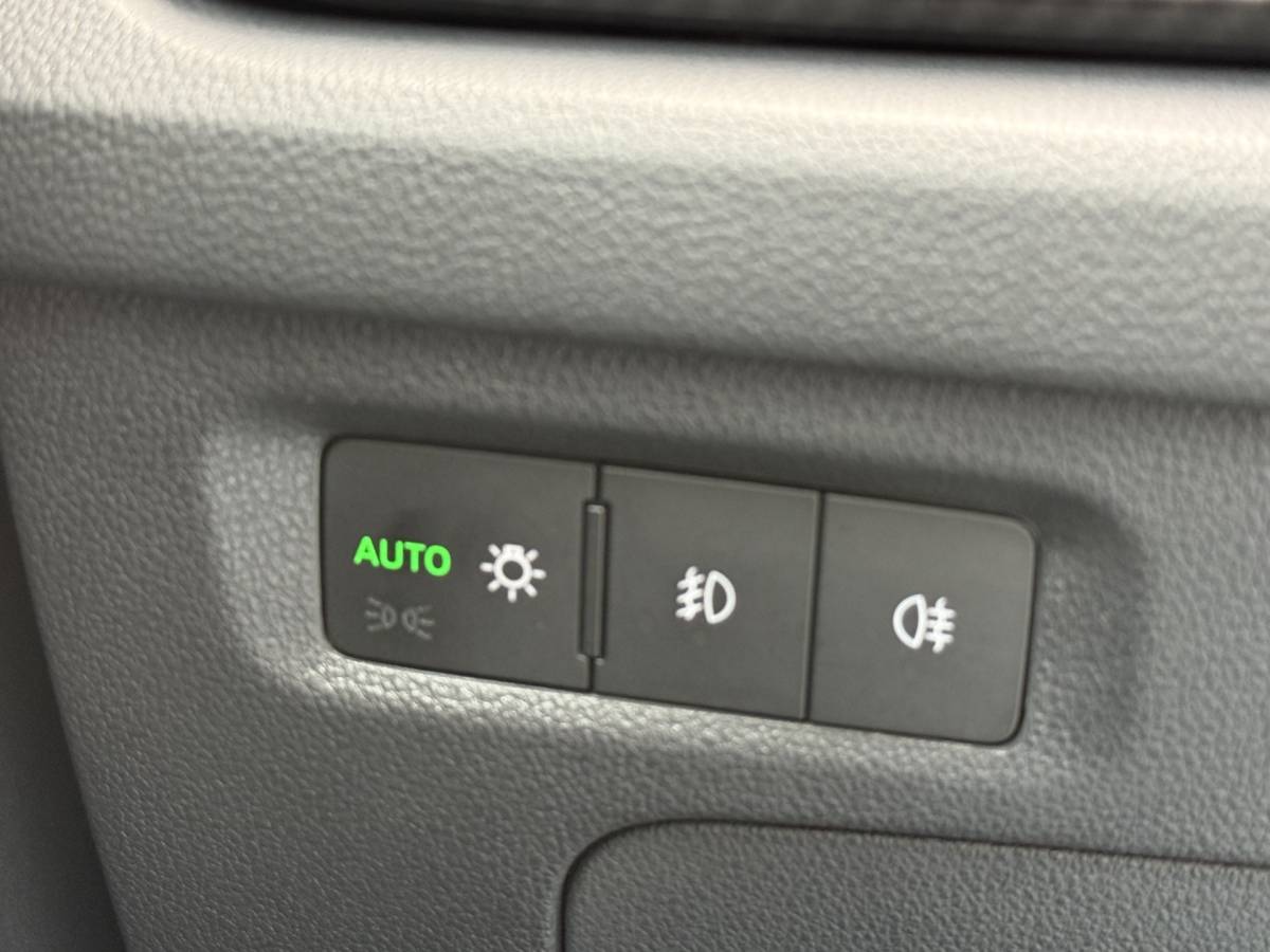 Škoda Octavia ŠKODA Octavia Combi BWJ 2023 1.4 TSI iV PHEV 225PK  Sportline Business FULL LED | HALF LEDER | ELEKTR. STOELEN | KEYLESS | ADAPTIVE CRUISE | STOELVERW. | ELEKTR. ACHTERKLEP | CARPLAY + ANDROID | NAVI | CLIMA | CRUISE | LMV | PDC