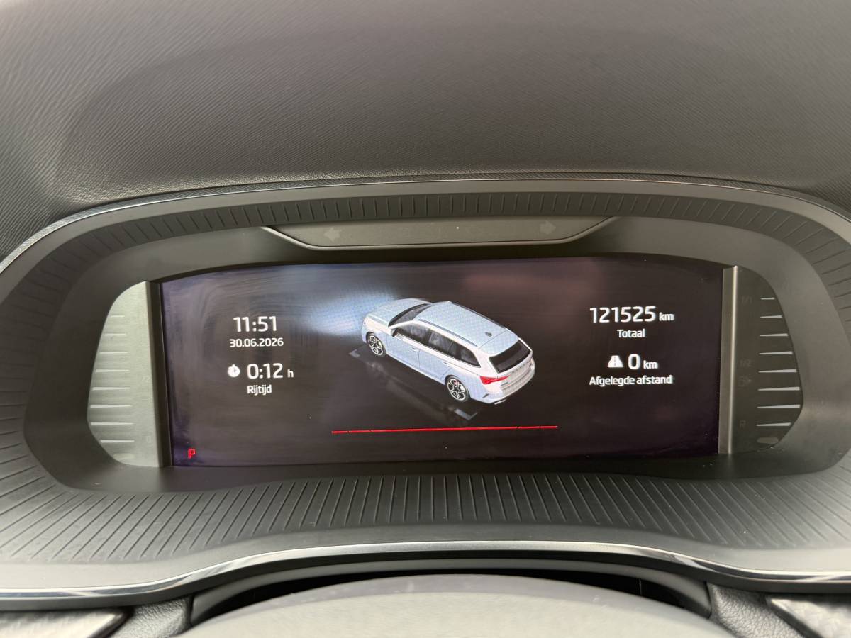 Škoda Octavia ŠKODA Octavia Combi BWJ 2023 1.4 TSI iV PHEV 225PK  Sportline Business FULL LED | HALF LEDER | ELEKTR. STOELEN | KEYLESS | ADAPTIVE CRUISE | STOELVERW. | ELEKTR. ACHTERKLEP | CARPLAY + ANDROID | NAVI | CLIMA | CRUISE | LMV | PDC