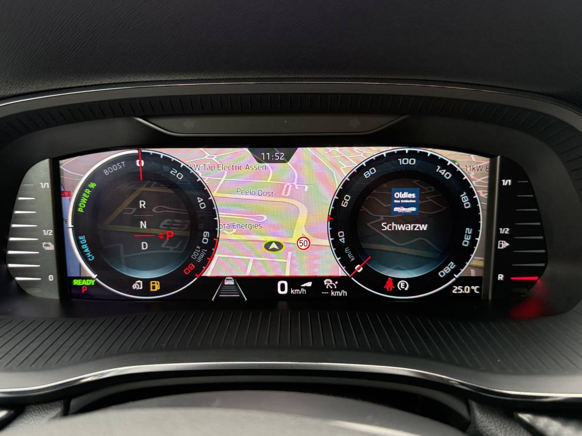 Škoda Octavia ŠKODA Octavia Combi BWJ 2023 1.4 TSI iV PHEV 225PK  Sportline Business FULL LED | HALF LEDER | ELEKTR. STOELEN | KEYLESS | ADAPTIVE CRUISE | STOELVERW. | ELEKTR. ACHTERKLEP | CARPLAY + ANDROID | NAVI | CLIMA | CRUISE | LMV | PDC